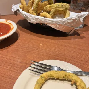 Onion rings and pepper rings