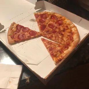 Pizza look good but doesn't taste very good but I think it's because it took so long to deliver and it's already cold