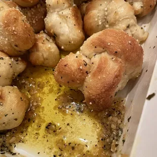 Do not miss the garlic knots. Just don't.
