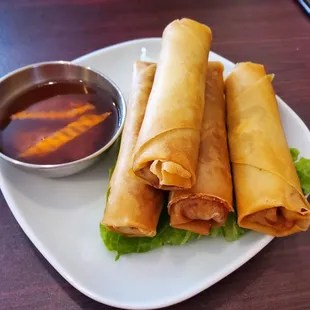 Egg rolls with a delicious sauce