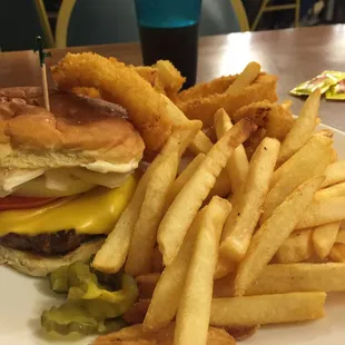 Hongry Honky got his Burger!