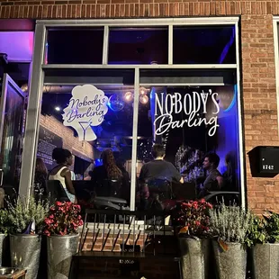 the outside of a restaurant