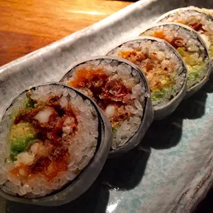 Soft shell crab cut roll