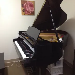 A brand new KAWAI piano has just arrived in our studio.  This piano is for our small lesson room.