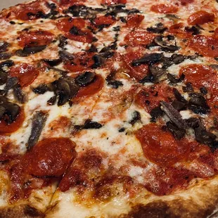 Large pepperoni, mushrooms and half anchovies