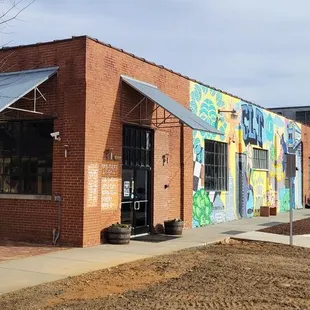 a view of the outside of the building