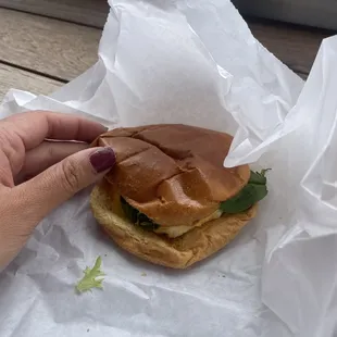 Breakfast sandwich (ORGANIC EGG, CHEDDAR CHEESE, CRACKED PEPPER &amp; SALT, GRASSED BUTTER, TOASTED BRIOCHE BUN): $8.50