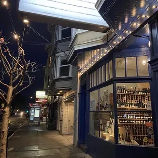 Outside Noe Valley Wine &amp; Spirits