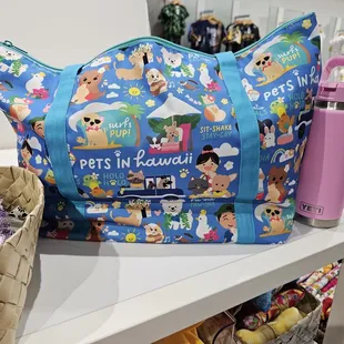 @No'eau Designers 5/11/2024.I really like da print 4 this,*Eden in Love*Lge Tote Bag!I couldn't find a Smaller Sz bag w/this print.Next time