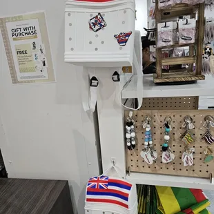 @No'eau Designers; 5/11/2024. My Sister &amp; I were showing my Mom this "Croc like Hawaiian Flag Backpack". Those 2 jibbets comes w/Backpack.