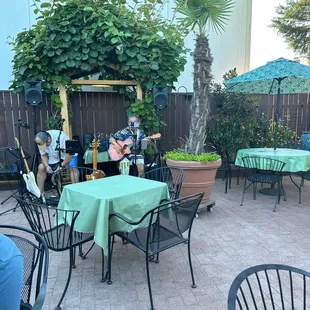 Live Hawaiian music