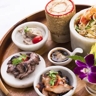 Thai Royal Khan-tok Salad Set