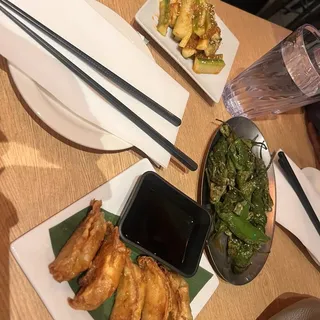 Veggie Gyoza Pot Stickers ( 5pc )