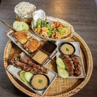 Com 1, com2, com3 and papaya salad