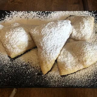 4 Pieces Beignet