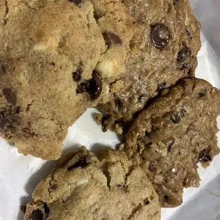 Oatmeal Deluxe Cookie