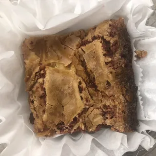Ooey Gooey Cake SLice
