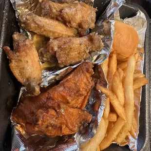 Wings hot / garlic Parmesan