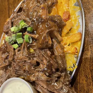 Roast beef smothered fries