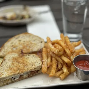 Bacon apricot and goat cheese grilled cheese