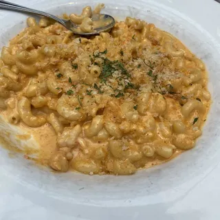 LOBSTER MAC AND CHEESE