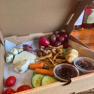 Grazing board for one to go