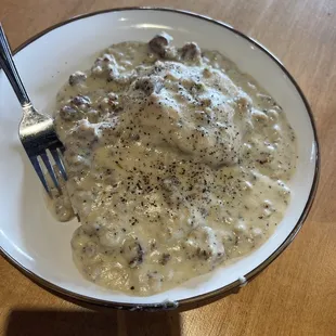 Biscuit and gravy