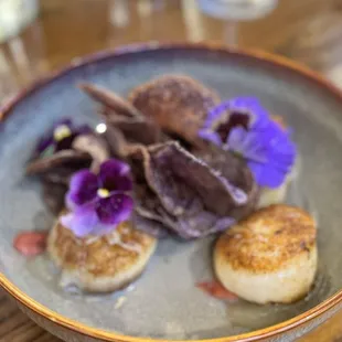 SCALLOP potato chips * yuzu * pig lips * herbs