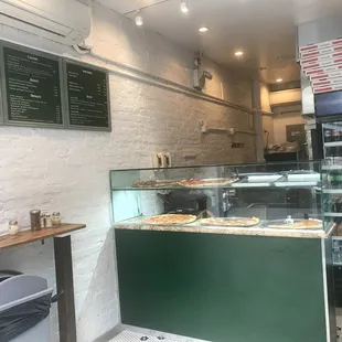 Nolita Pizza inside
