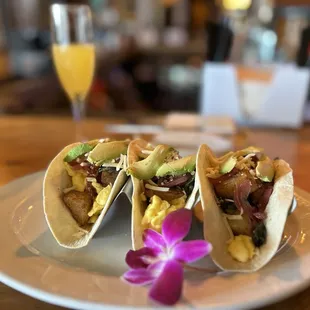 Tacos de huevos con papas