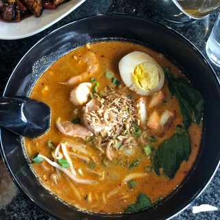 Curry laksa noodles