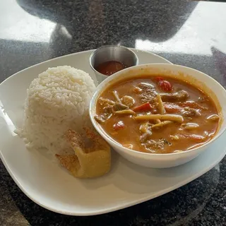 Red peanut curry lunch