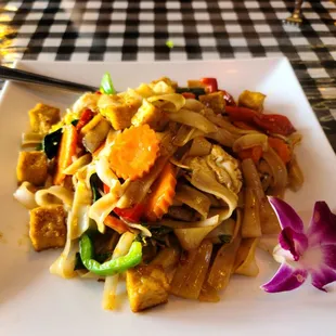 Tofu drunken noodles