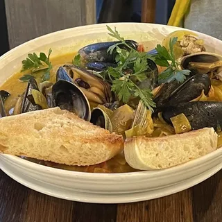 SHELLFISH SOUP "BOUILLABAISE"