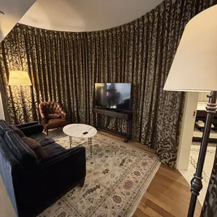 Living room/seating area