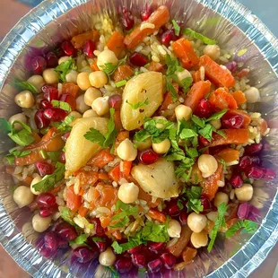 Plov rice bowl with garlic, pomegranate, and chick peas!