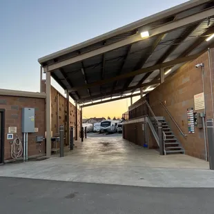 Bay for washing and filling potable water