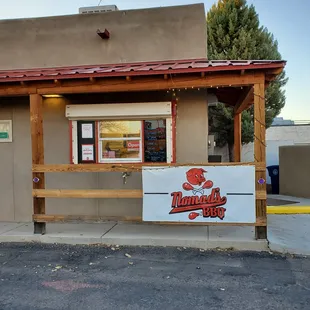 the outside of the restaurant