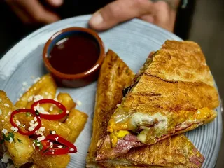 Pulpo Kitchen + Lounge