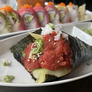 Spicy tuna handroll