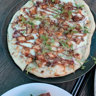 Lunch Smoked Gouda & BBQ Chicken Pizza