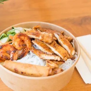 Combination vermicelli (grilled chicken, shrimp and egg roll)