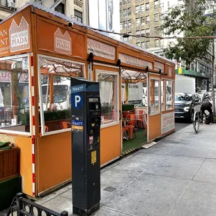 I love the outside seating pods.