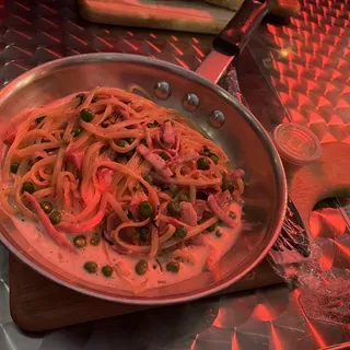 Fettuccine Panna, piselli e Prosciutto