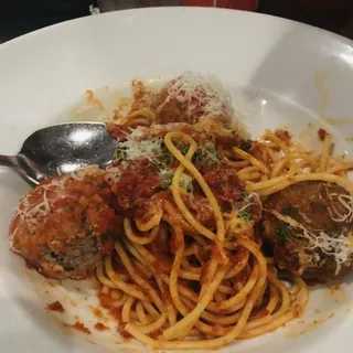 Kid spaghetti with meatballs