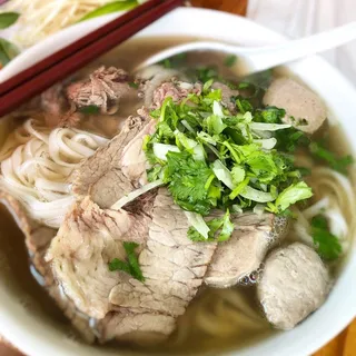 Pho Dac Biet / Filet Mignon, Brisket, Tripe & Beef Balls