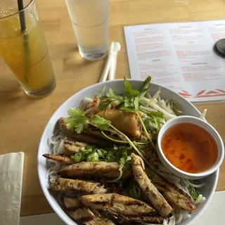 Bun Ga Cha Gio / Chicken & Egg Roll