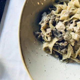 Tagliatelle Salsiccia e Funghi