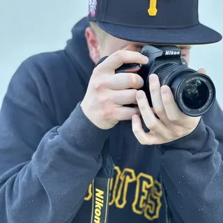 G S.