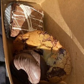 Large Chocolate Chunk Cookie